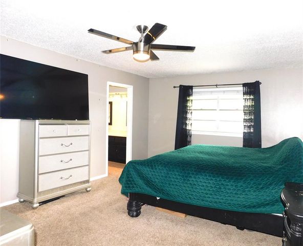 8225 Willow Creek Boulevard, Oklahoma City, OK 73162
