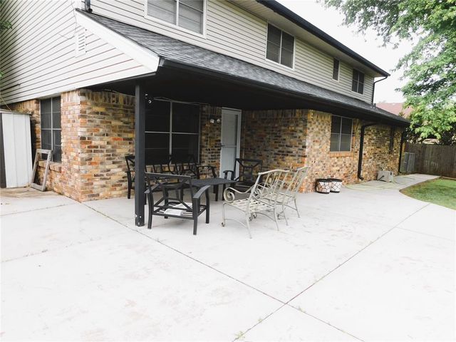 8225 Willow Creek Boulevard, Oklahoma City, OK 73162