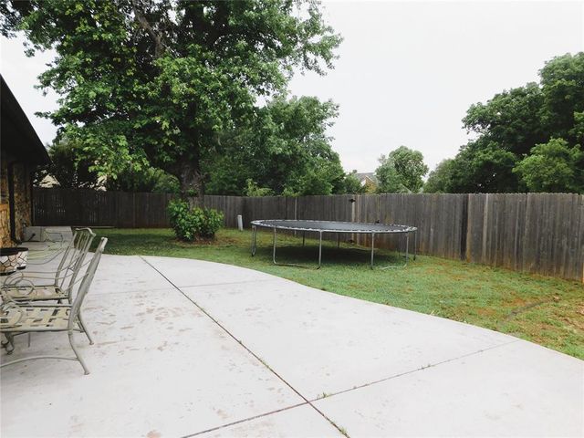8225 Willow Creek Boulevard, Oklahoma City, OK 73162