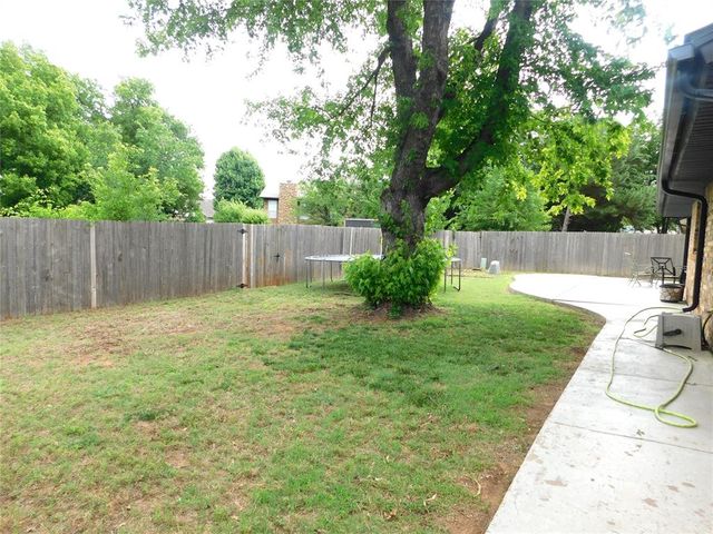 8225 Willow Creek Boulevard, Oklahoma City, OK 73162