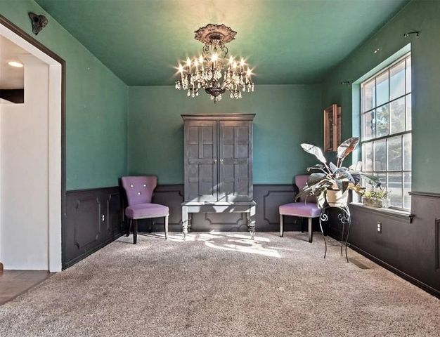 8225 Willow Creek Boulevard, Oklahoma City, OK 73162