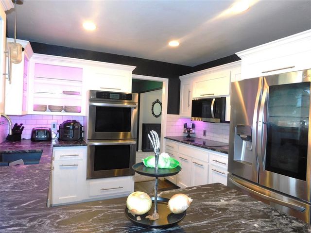 8225 Willow Creek Boulevard, Oklahoma City, OK 73162
