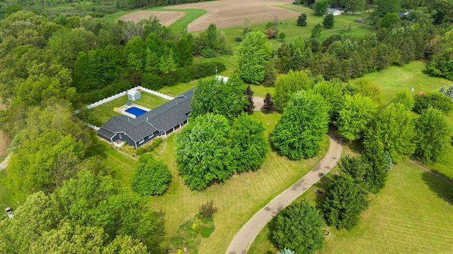 70150 Sherman Road, Edwardsburg, MI 49112