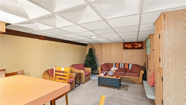 77 Minto Street, Providence, RI 02908