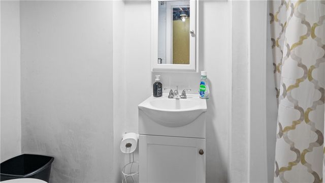 77 Minto Street, Providence, RI 02908