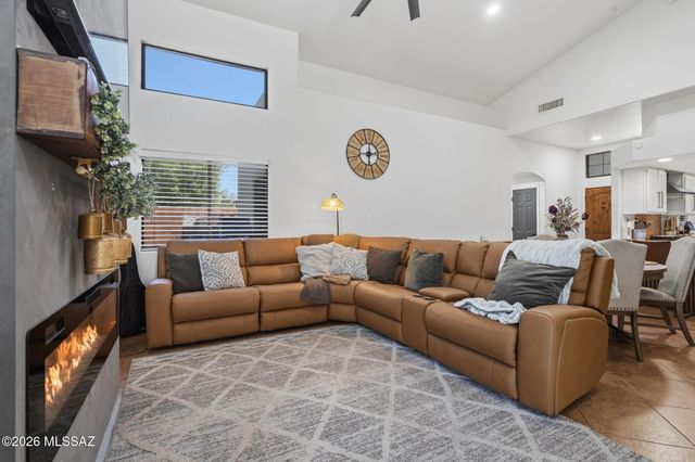 1352 W Hopbush Way, Tucson, AZ 85704