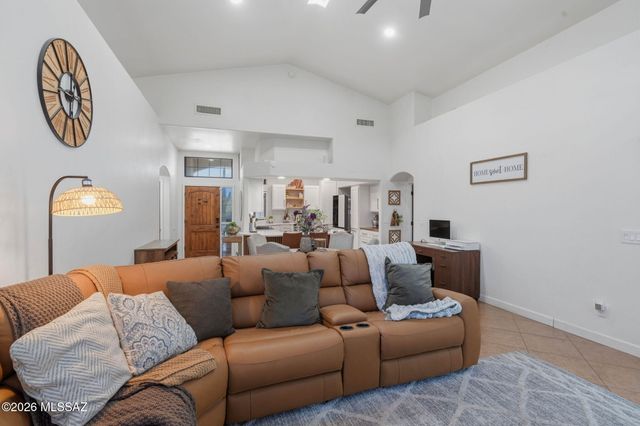 1352 W Hopbush Way, Tucson, AZ 85704
