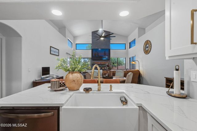 1352 W Hopbush Way, Tucson, AZ 85704