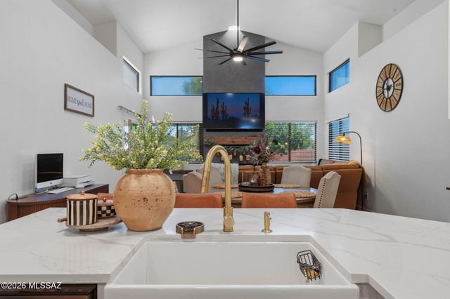 1352 W Hopbush Way, Tucson, AZ 85704