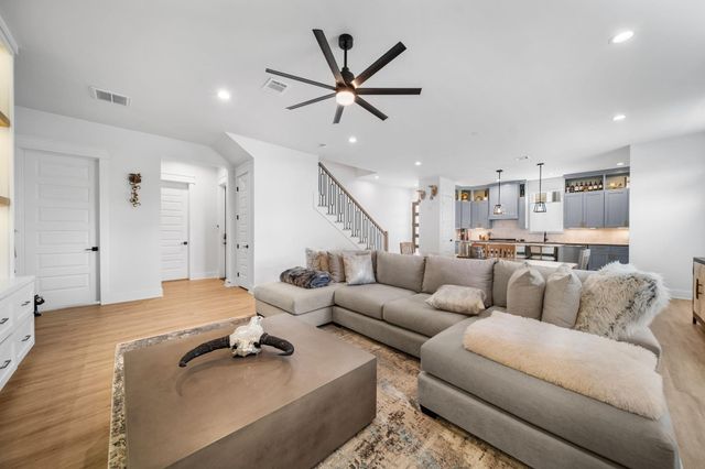 120 Adams Street, Houston, TX 77011