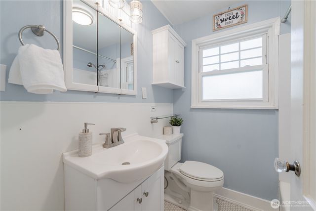 2014 N 143rd Street, Seattle, WA 98133