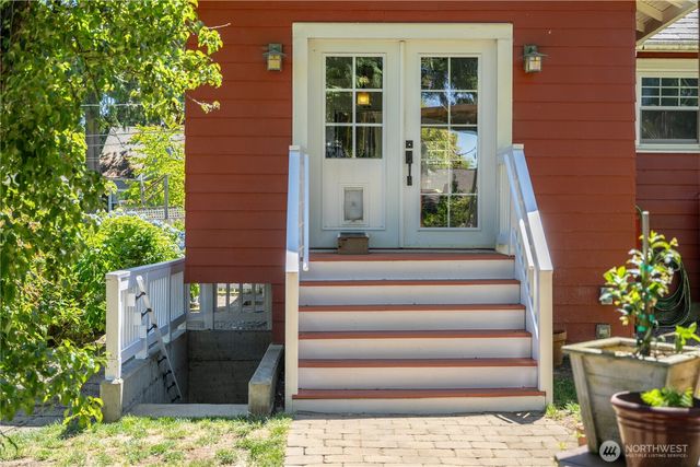 2014 N 143rd Street, Seattle, WA 98133