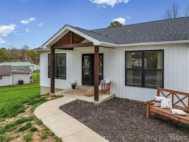 107 Poplar Street, De Soto, MO 63020