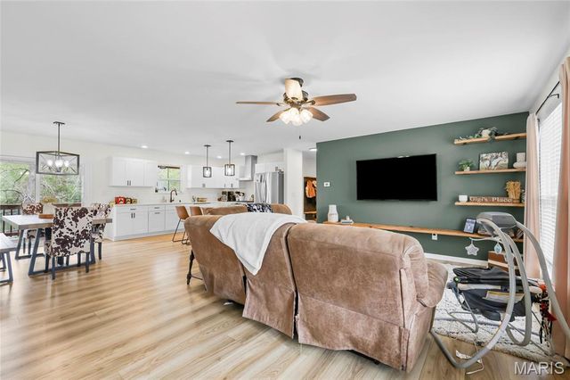 107 Poplar Street, De Soto, MO 63020