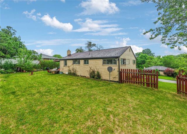 1200 Robbie Dr, North Huntingdon, PA 15642