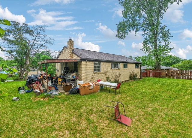 1200 Robbie Dr, North Huntingdon, PA 15642