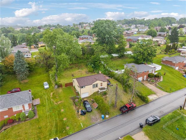 1200 Robbie Dr, North Huntingdon, PA 15642