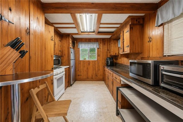 1200 Robbie Dr, North Huntingdon, PA 15642