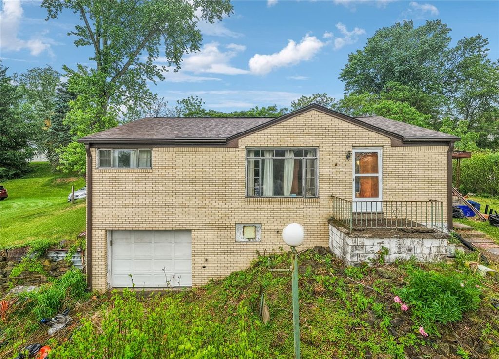 1200 Robbie Dr, North Huntingdon, PA 15642
