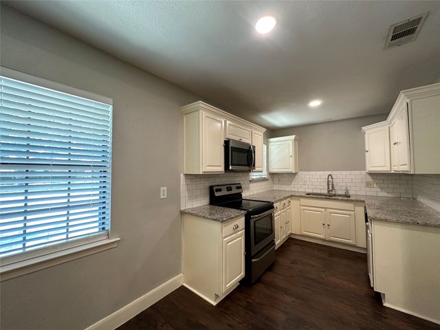 220 S Shore Place, Lewisville, TX 75067