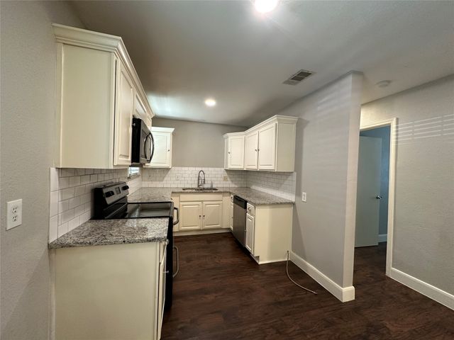 220 S Shore Place, Lewisville, TX 75067