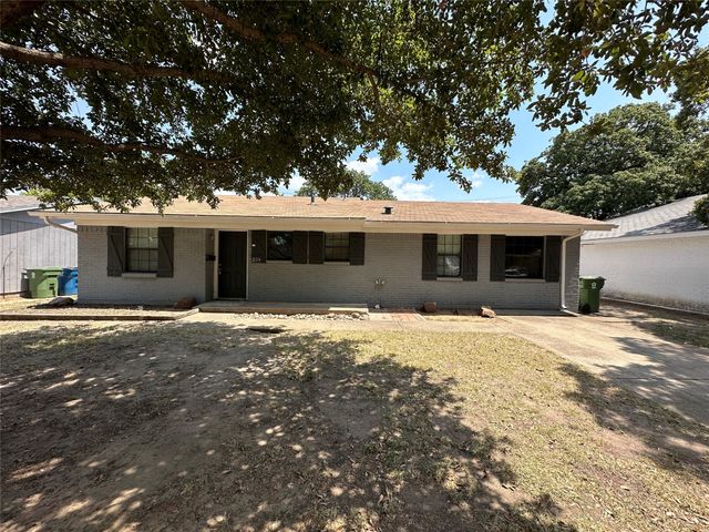 220 S Shore Place, Lewisville, TX 75067