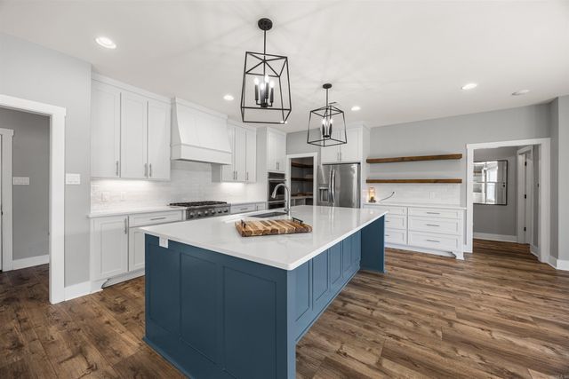 7321 Lake Point Circle, Benton, AR 72019