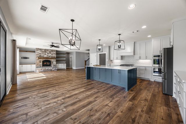 7321 Lake Point Circle, Benton, AR 72019