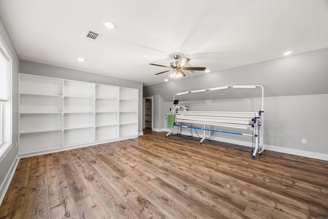 7321 Lake Point Circle, Benton, AR 72019