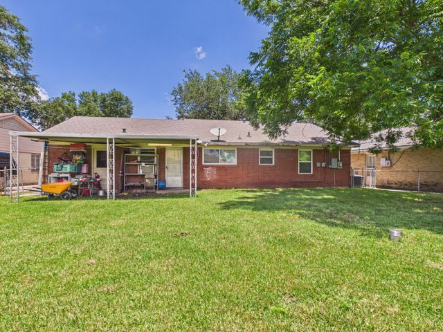 113 W Riverwood Drive, Houston, TX 77076