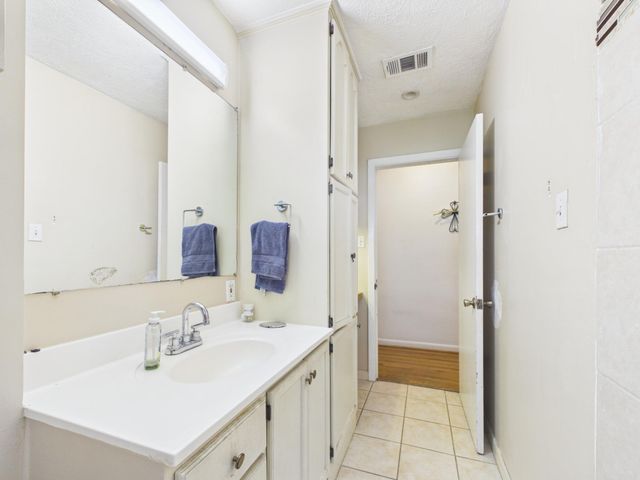 113 W Riverwood Drive, Houston, TX 77076