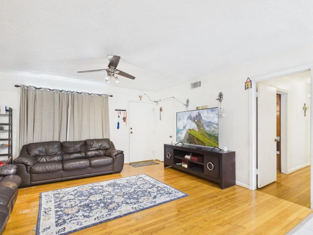 113 W Riverwood Drive, Houston, TX 77076