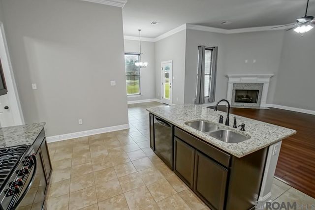 13802 Fig Dr, Denham Springs, LA 70726