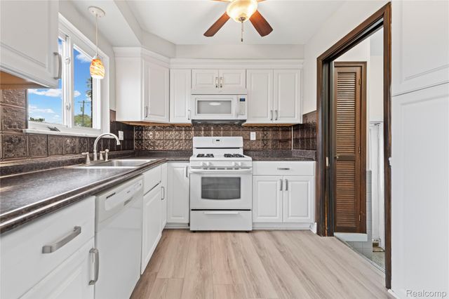 24894 Johnston Avenue, Eastpointe, MI 48021