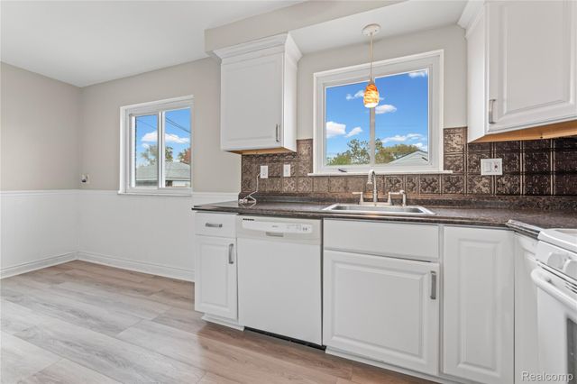 24894 Johnston Avenue, Eastpointe, MI 48021