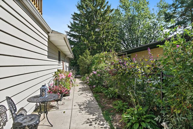 910 Division Street, Barrington, IL 60010