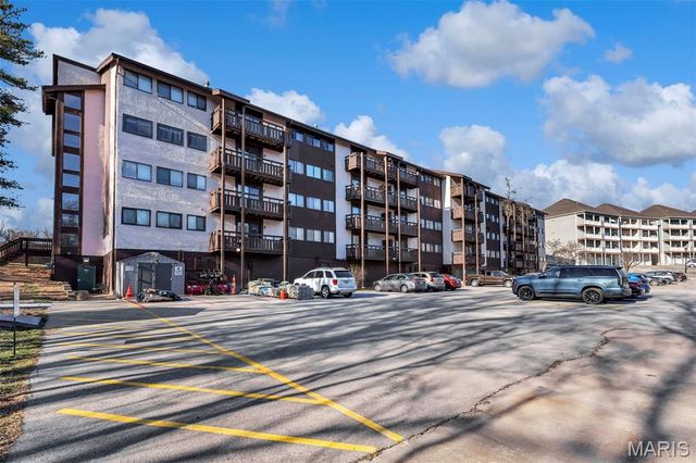 1465 Heritage Landing 403, St Charles, MO 63303