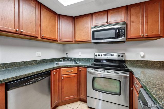 1465 Heritage Landing 403, St Charles, MO 63303