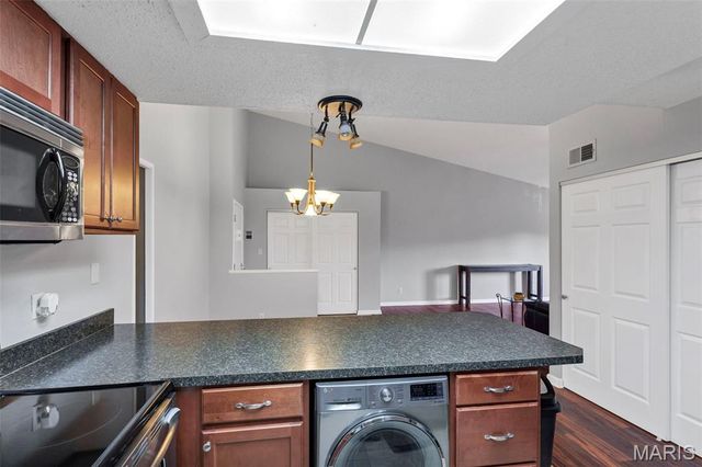 1465 Heritage Landing 403, St Charles, MO 63303