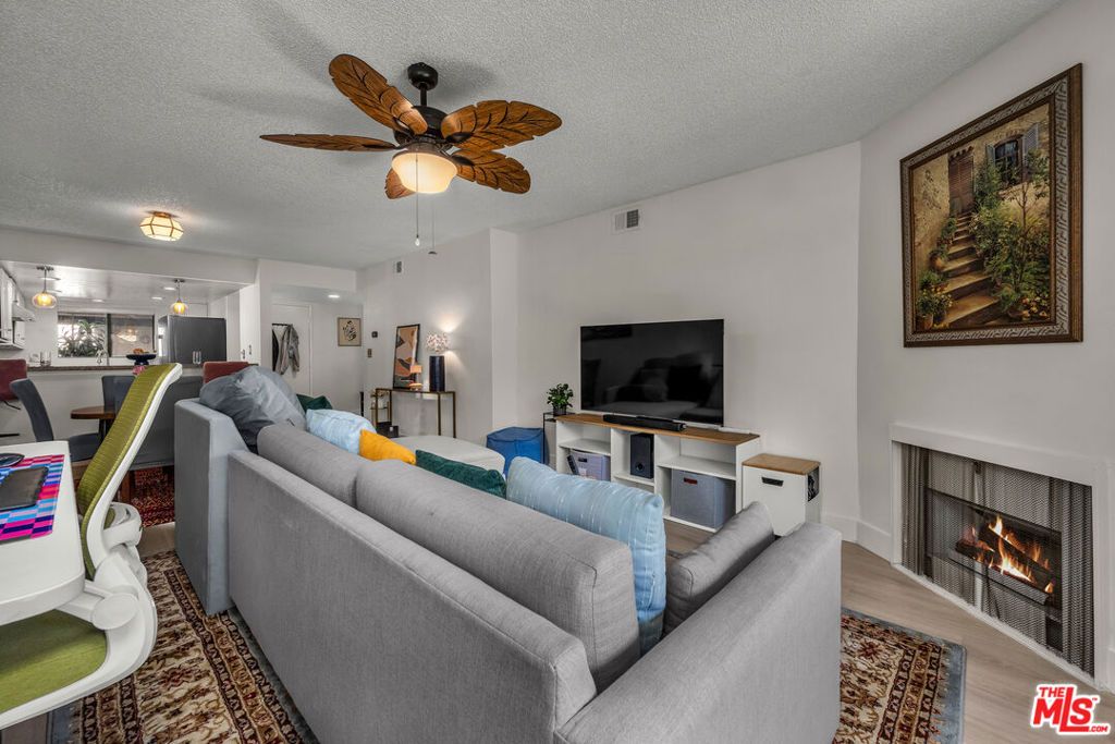620 W Hyde Park Boulevard 111, Inglewood, CA 90302
