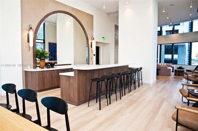 225 N Miami Ave 2508, Miami, FL 33128