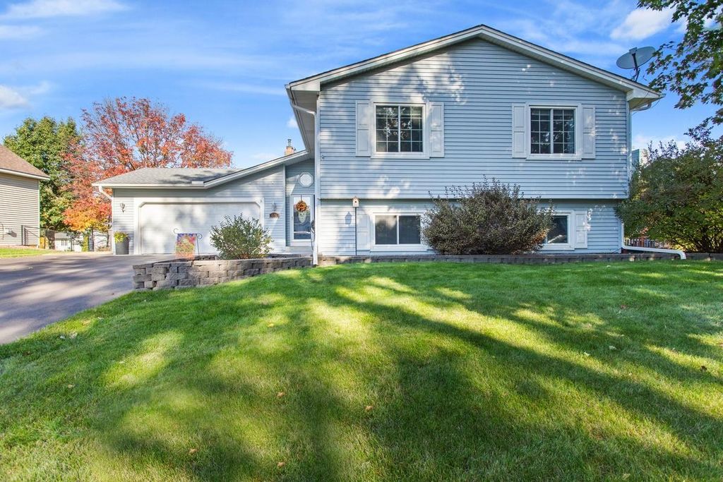 670 Conestoga Trail, Chanhassen, MN 55317 — exterior