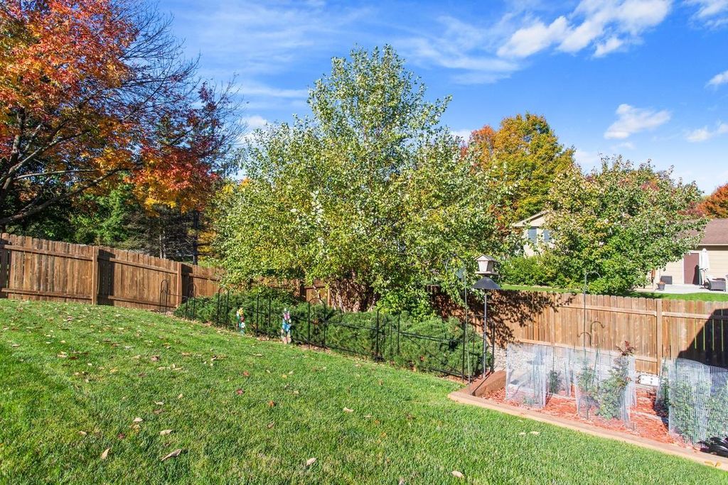 670 Conestoga Trail, Chanhassen, MN 55317 — photo 2