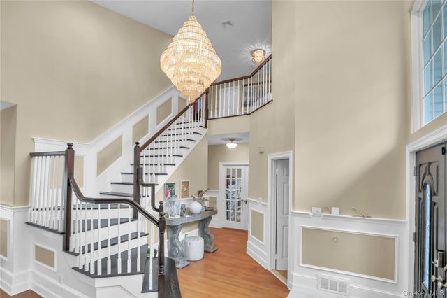 7 Sweet Briar Path, Lake Grove, NY 11755