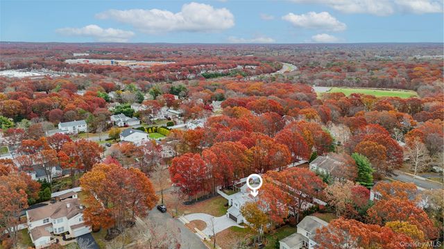 7 Sweet Briar Path, Lake Grove, NY 11755