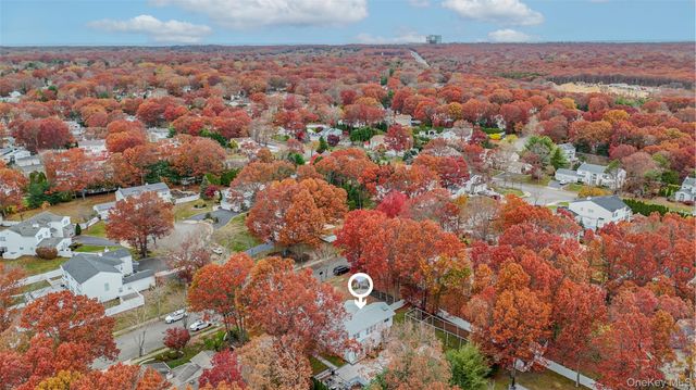 7 Sweet Briar Path, Lake Grove, NY 11755