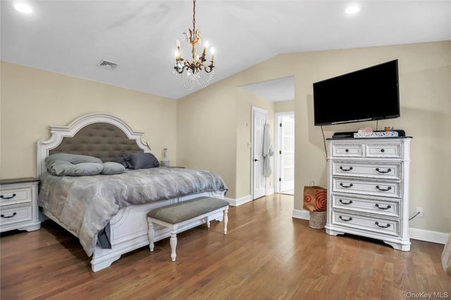 7 Sweet Briar Path, Lake Grove, NY 11755