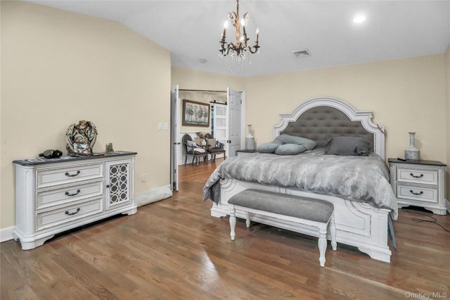 7 Sweet Briar Path, Lake Grove, NY 11755