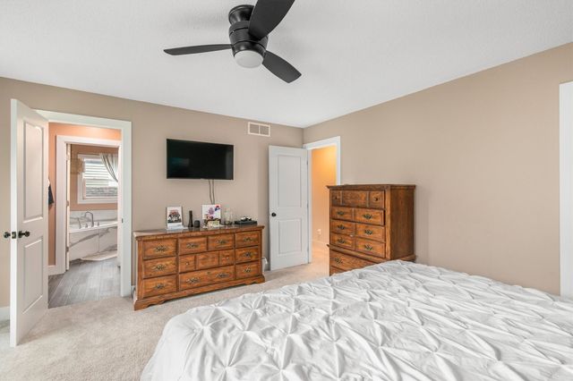 9310 Lakewood Circle, Norwalk, IA 50211