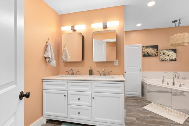 9310 Lakewood Circle, Norwalk, IA 50211
